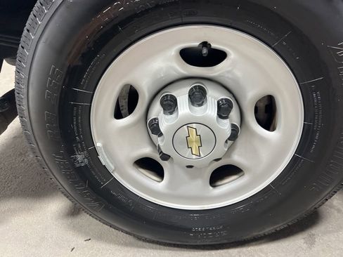 Used 2024 Chevrolet Express 2500 w/ Driver Convenience Package image 39