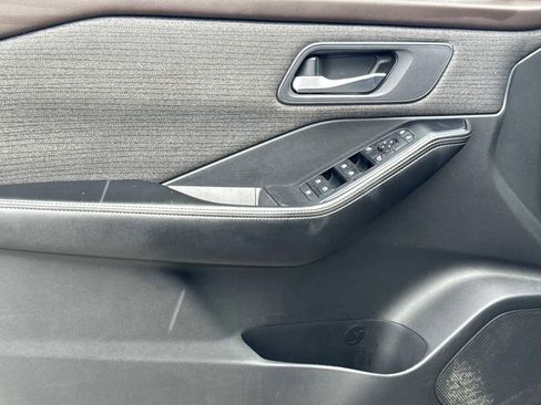 Certified 2022 Nissan Rogue SV FWD image 17