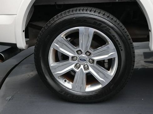 Used 2018 Ford F150 Platinum w/ Equipment Group 701A Luxury AWD/4WD image 38
