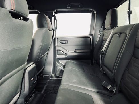 Used 2022 Nissan Frontier PRO-4X w/ Technology Package image 12