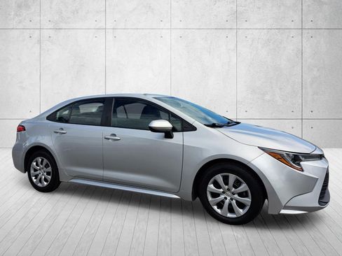 Used 2024 Toyota Corolla LE FWD image 3