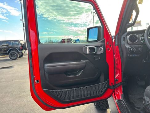 Used 2023 Jeep Wrangler Unlimited AWD/4WD image 23