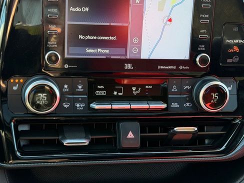 Used 2022 Toyota Highlander XSE AWD/4WD image 20