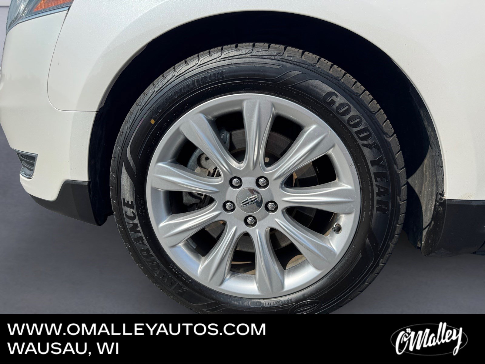 Used 2019 Lincoln MKT AWD image 9