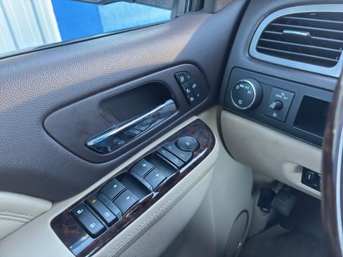 Used 2013 GMC Yukon XL Denali image 25