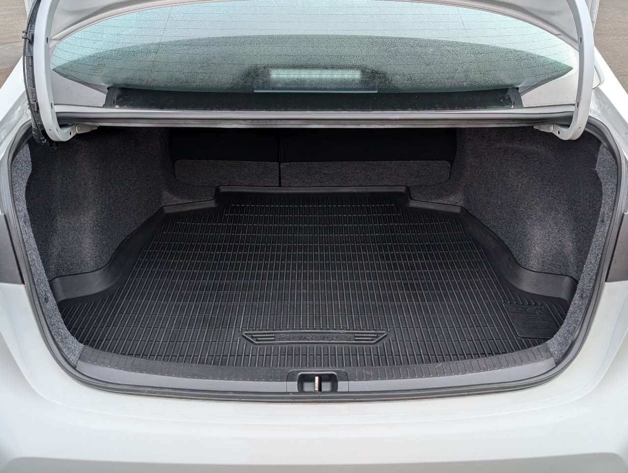 Used 2026 Toyota Corolla SE FWD image 9