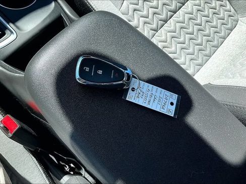 Used 2023 Chevrolet Equinox LT AWD/4WD image 9