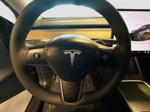 Used 2024 Tesla Model Y Long Range image 16