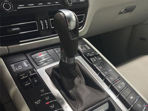 Used 2020 Porsche Macan S AWD/4WD image 16