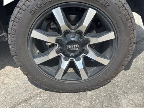 Used 2019 Ford F150 Lariat RWD image 2