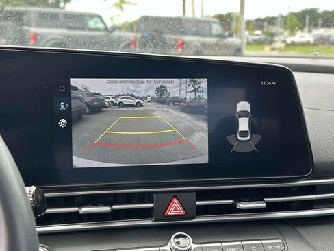 Used 2023 Hyundai Elantra Limited image 22