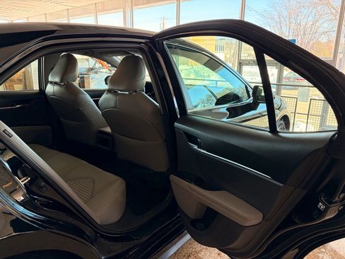 Used 2019 Toyota Camry SE image 20