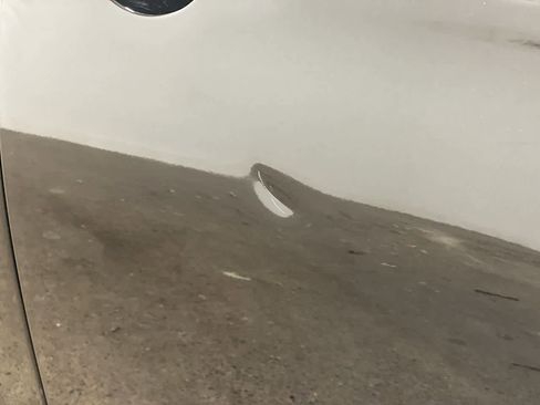 Used 2024 Chrysler Pacifica Touring-L image 32