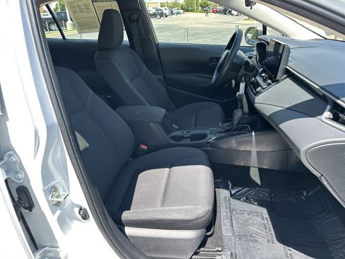 Used 2025 Toyota Corolla LE FWD image 33