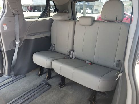 Used 2016 Toyota Sienna XLE FWD image 20