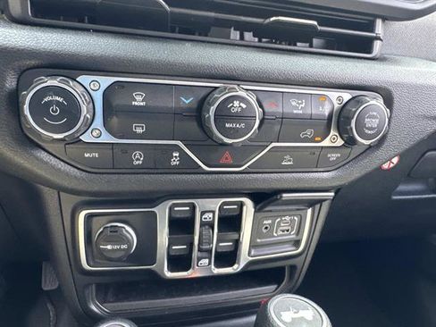 Used 2024 Jeep Wrangler Sport S image 12