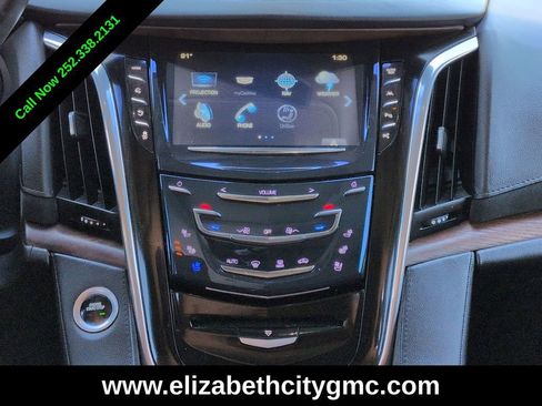 Used 2017 Cadillac Escalade ESV Luxury AWD/4WD image 21