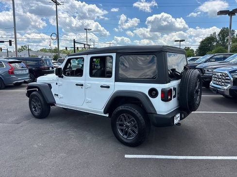 Used 2025 Jeep Wrangler Unlimited Sport AWD/4WD image 4
