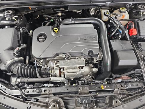 Used 2022 Chevrolet Malibu LT FWD image 35