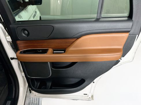 Used 2019 Lincoln Navigator Reserve w/ Cargo Package AWD/4WD image 34