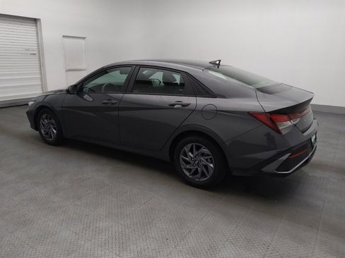 Used 2024 Hyundai Elantra SEL image 3