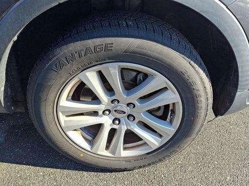 Used 2018 Ford Explorer XLT image 11