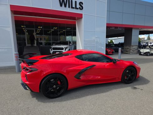 Used 2022 Chevrolet Corvette Stingray Preferred Cpe w/ Z51 Performance Package RWD image 4