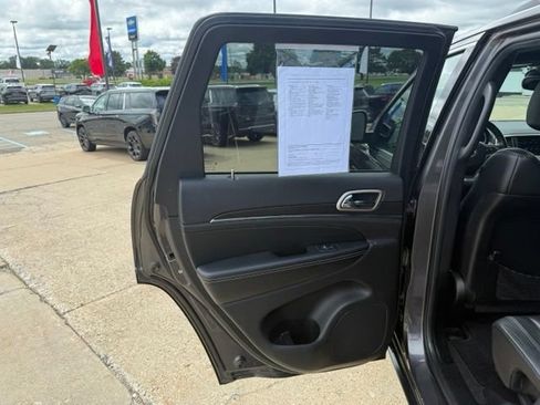 Used 2017 Jeep Grand Cherokee Limited AWD/4WD image 14