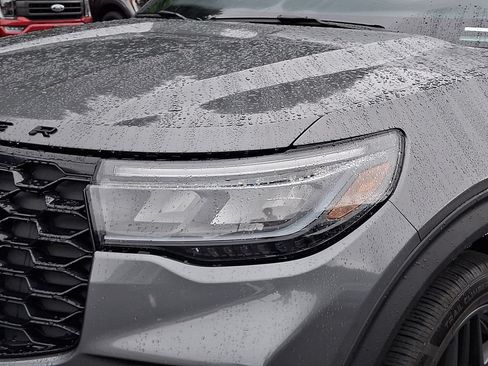 Used 2025 Ford Explorer ST-Line w/ Premium Package AWD/4WD image 9