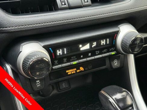 Used 2021 Toyota RAV4 XLE Premium image 25