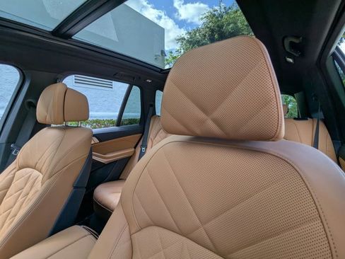 Used 2025 BMW X5 sDrive40i w/ M Sport Package image 16