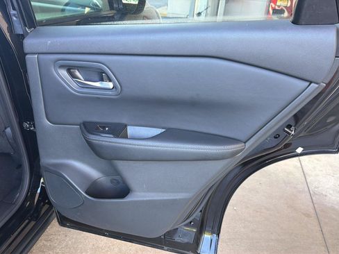 Used 2025 Nissan Rogue SV FWD image 15