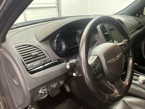 Used 2019 Chrysler 300 S RWD image 17