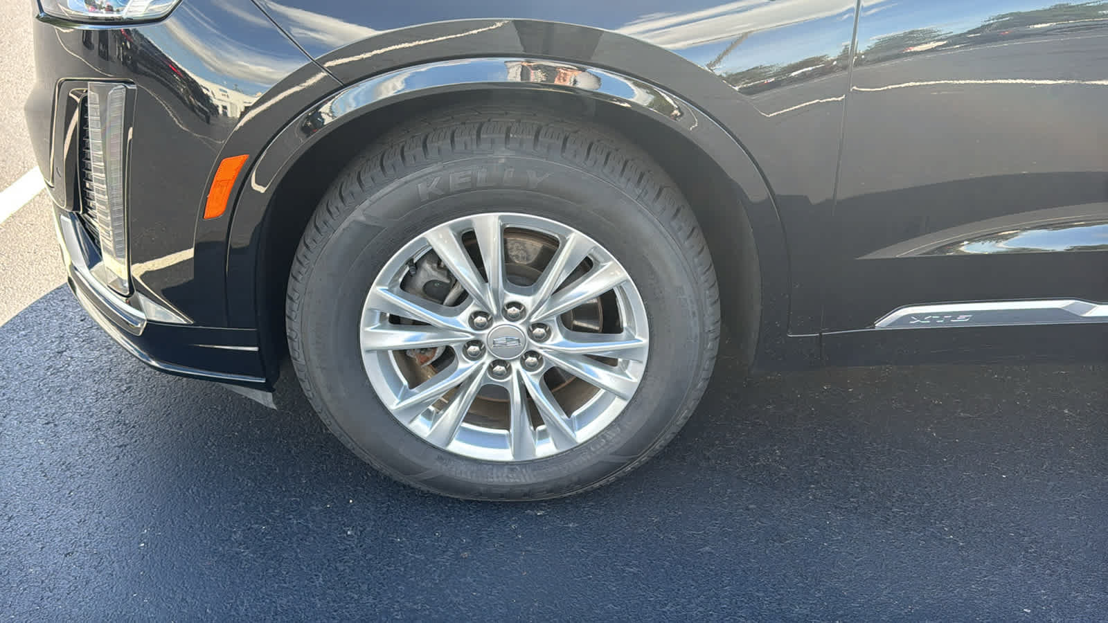 Used 2024 Cadillac XT6 Luxury w/ LPO, Floor Liner Package AWD/4WD image 38