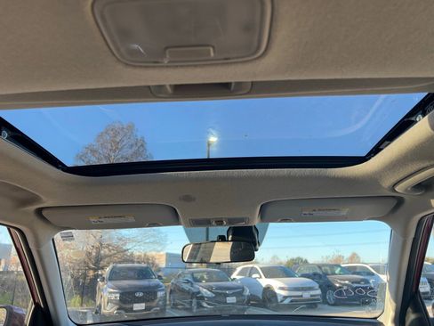 Certified 2025 Hyundai Venue SEL image 21