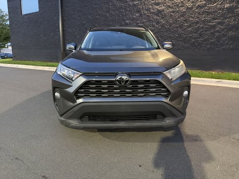 Used 2021 Toyota RAV4 XLE Premium image 5