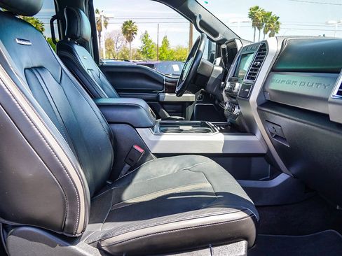 Certified 2017 Ford F250 Platinum w/ Platinum Ultimate Package image 18