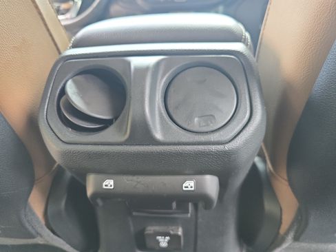 Used 2022 Jeep Wrangler Unlimited Rubicon w/ Dual Top Group AWD/4WD image 12