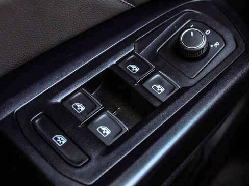 Used 2021 Volkswagen Atlas Cross Sport SE image 10