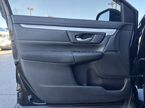 Used 2017 Honda CR-V LX image 12