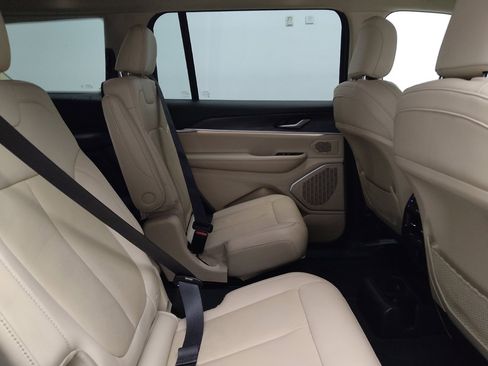 Used 2022 Jeep Grand Cherokee L Limited image 19