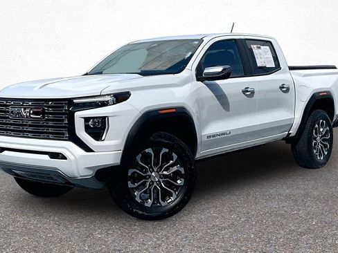Used 2025 GMC Canyon Denali AWD/4WD image 4
