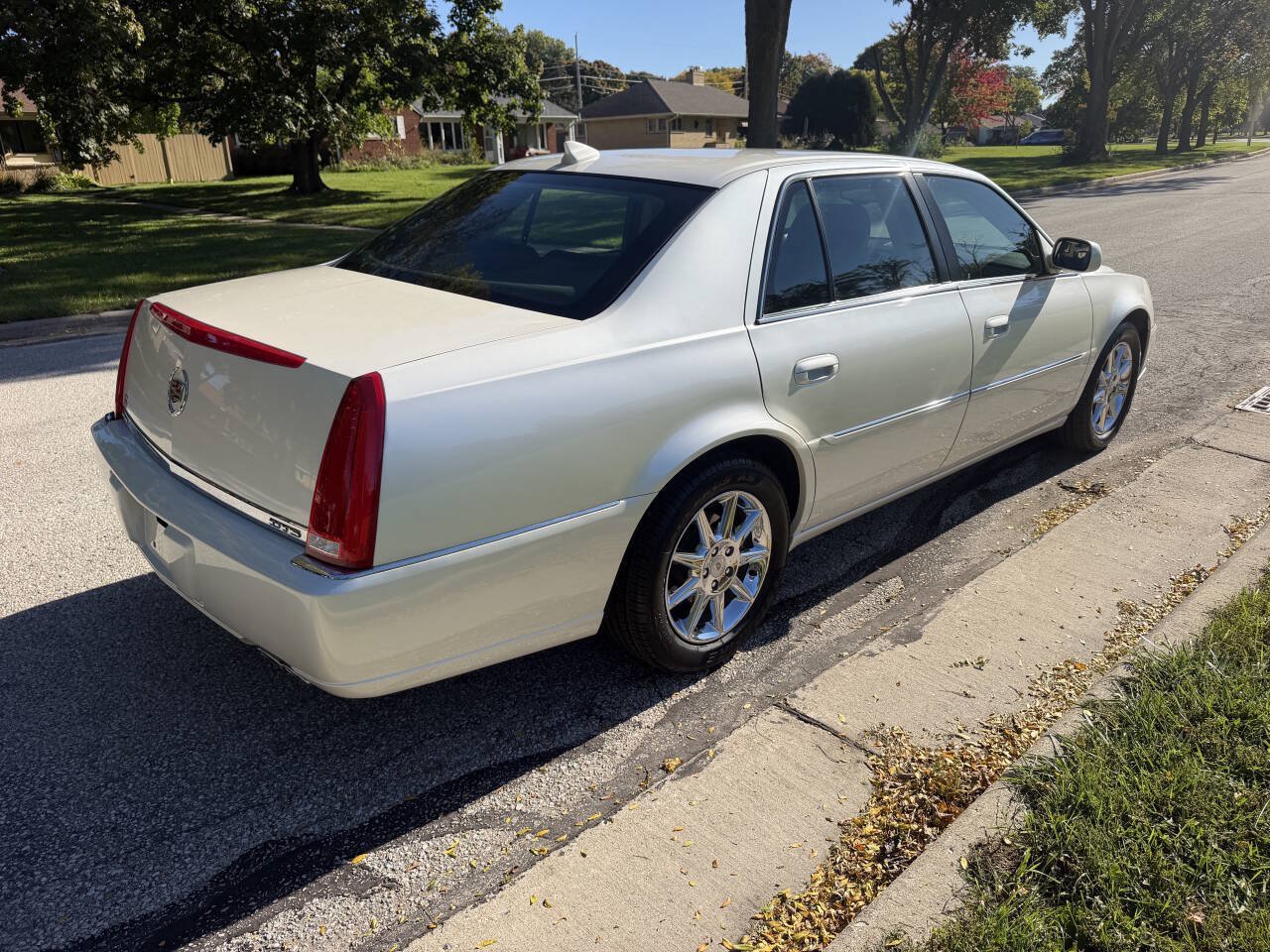 Used 2011 Cadillac DTS FWD image 5