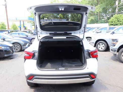 Used 2025 Chevrolet Trax LT FWD image 45