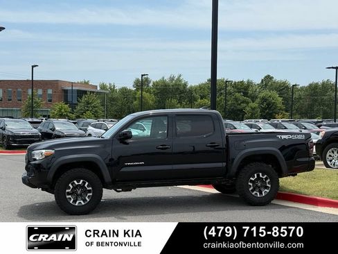 Used 2019 Toyota Tacoma TRD Off-Road w/ Technology Package AWD/4WD image 4