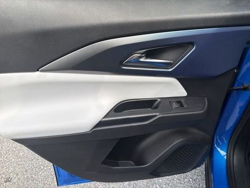 New 2025 Chevrolet Equinox EV LT w/ Convenience Package II FWD image 21