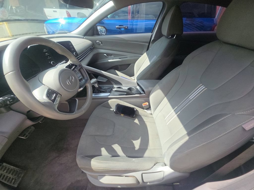 Used 2025 Hyundai Elantra Sport FWD image 5
