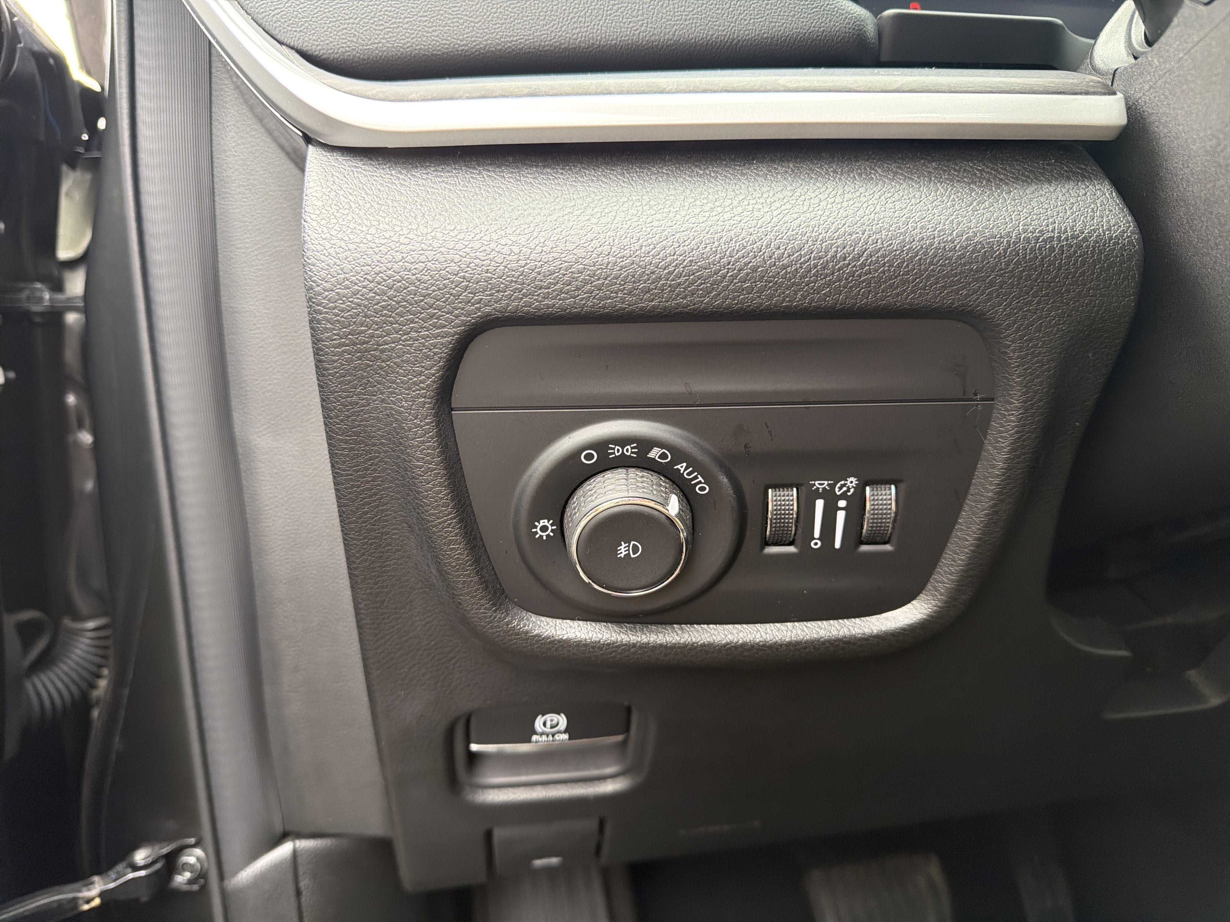 Used 2023 Jeep Grand Cherokee L Limited AWD/4WD image 15