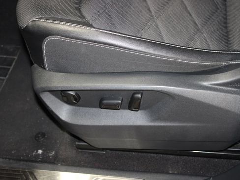 Used 2024 Volkswagen Atlas SE FWD image 33