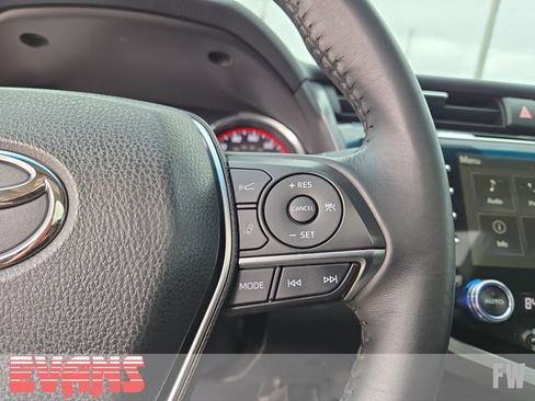 Used 2018 Toyota Camry XSE FWD image 17